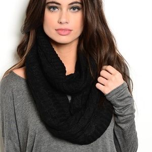 NEW!  Gorgeous Cable Knit Infinity Scarf